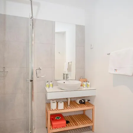 Apartment Liiiving In - Heart Of Mezzanine *